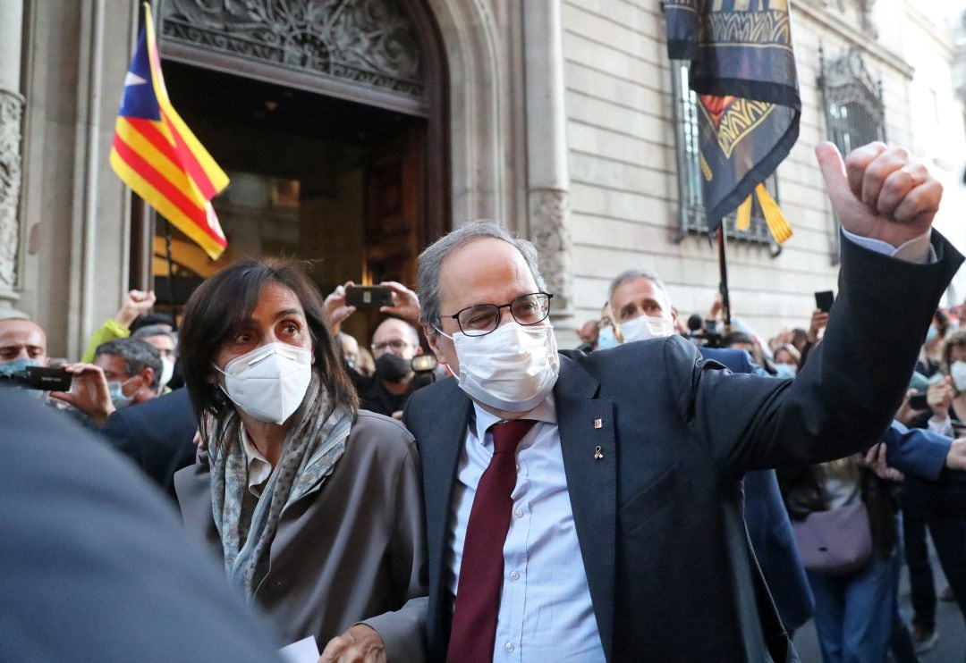 Quim Torra abandona la Generalitat en otoño de 200 tras ser inhabilitado en la primera causa por los lazos amarillos. 