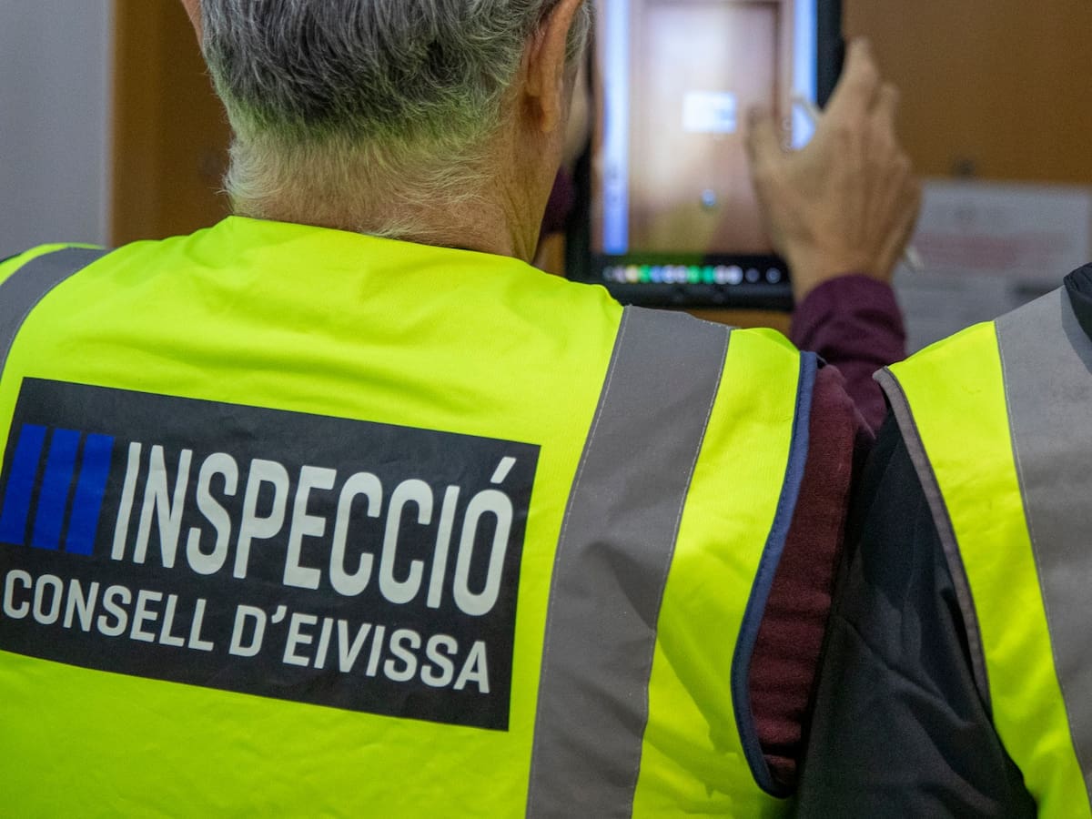 Cerradas cuatro viviendas turísticas ilegales en Ibiza y multas de hasta medio millón de euros para sus propietarios