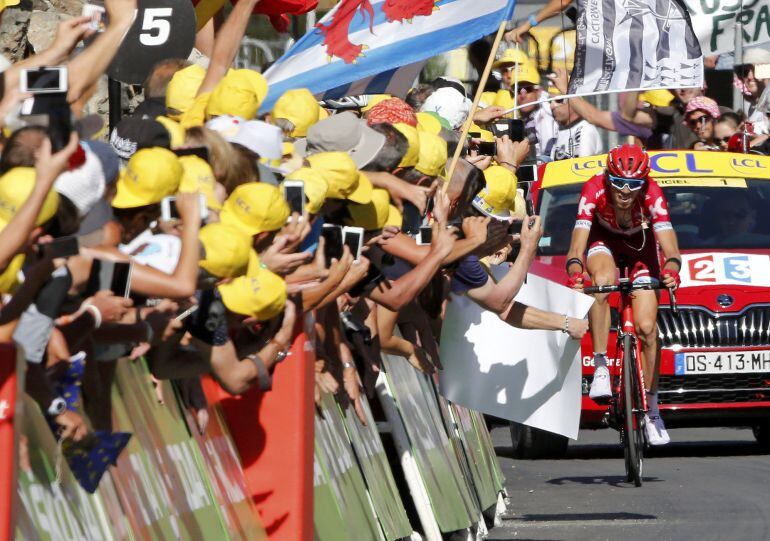 Zakarin entra primero en la meta