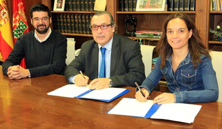 Firma del convenio entre el Ayuntamiento y el Decanato de los Juzgados de Getafe.