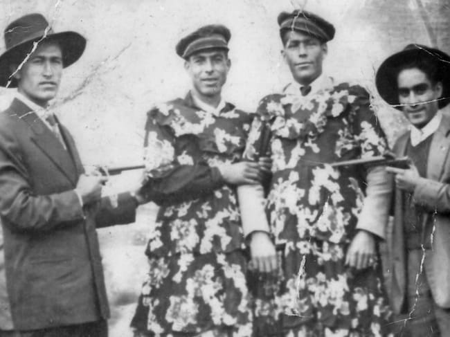 Retrato de varios hombres disfrazados. Casas de Benitez (Cuenca). Años 30.