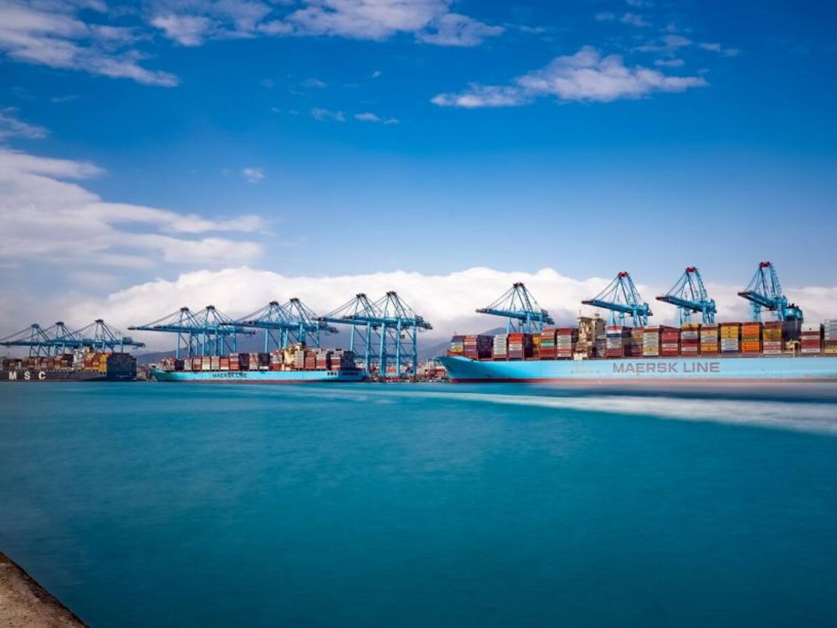 El Puerto de Algeciras instalará nuevas defensas para atracar buques de más de 23.000 Teus