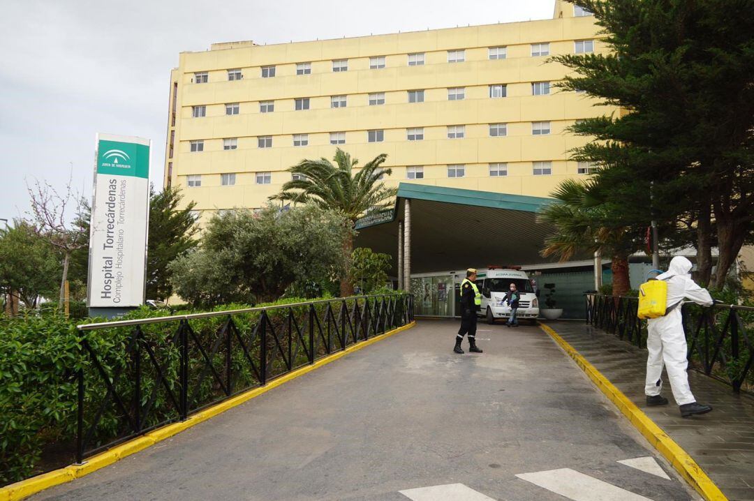 Hospital de Torrecárdenas, en Almería, donde ha fallecido la mujer residente en El Zapillo