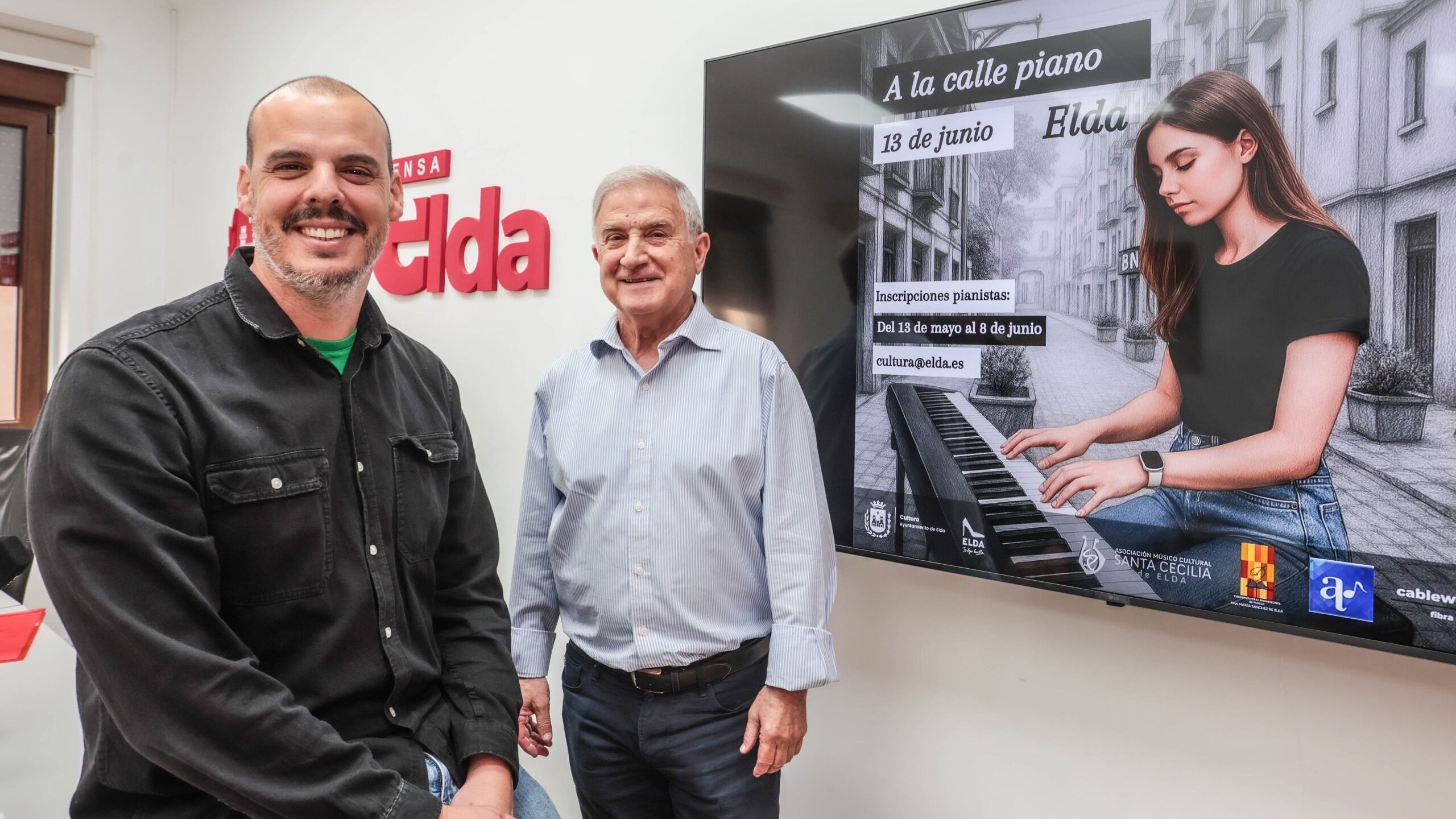Iñaki Pérez, concejal de Cultura de Elda; junto a Francis Valero, presidente de ADOC