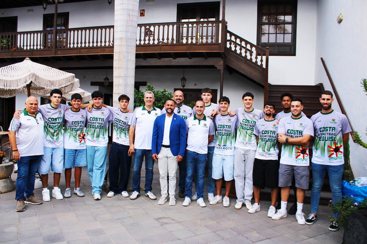 Jugadores del &#039;Costa Teguise&#039; del CB La Villa.