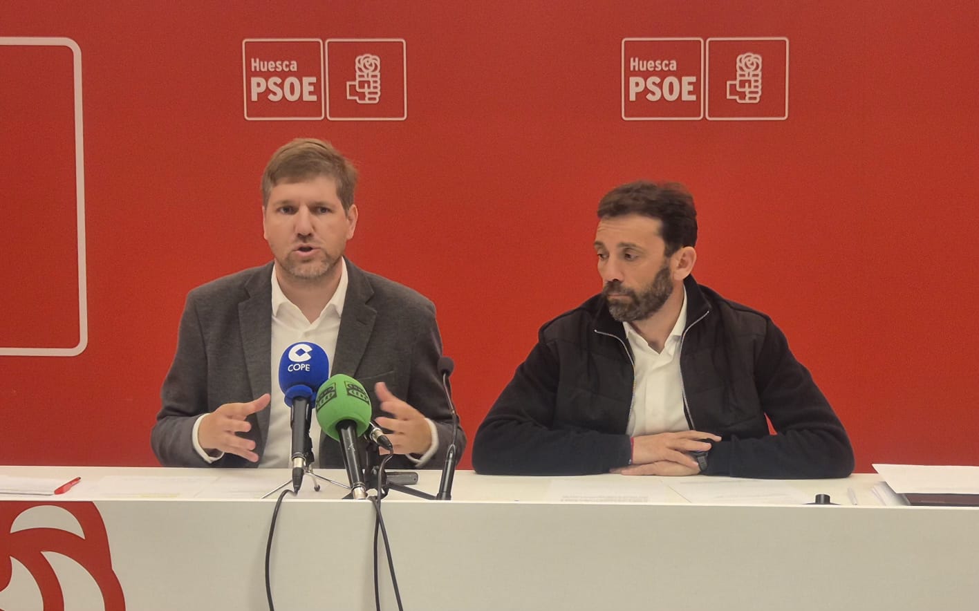 Marcel Iglesias y Quique Pueyo en rueda de prensa