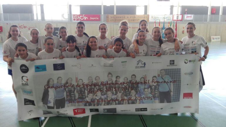 El balonmano femenino eldense atesora una generación con mucho futuro