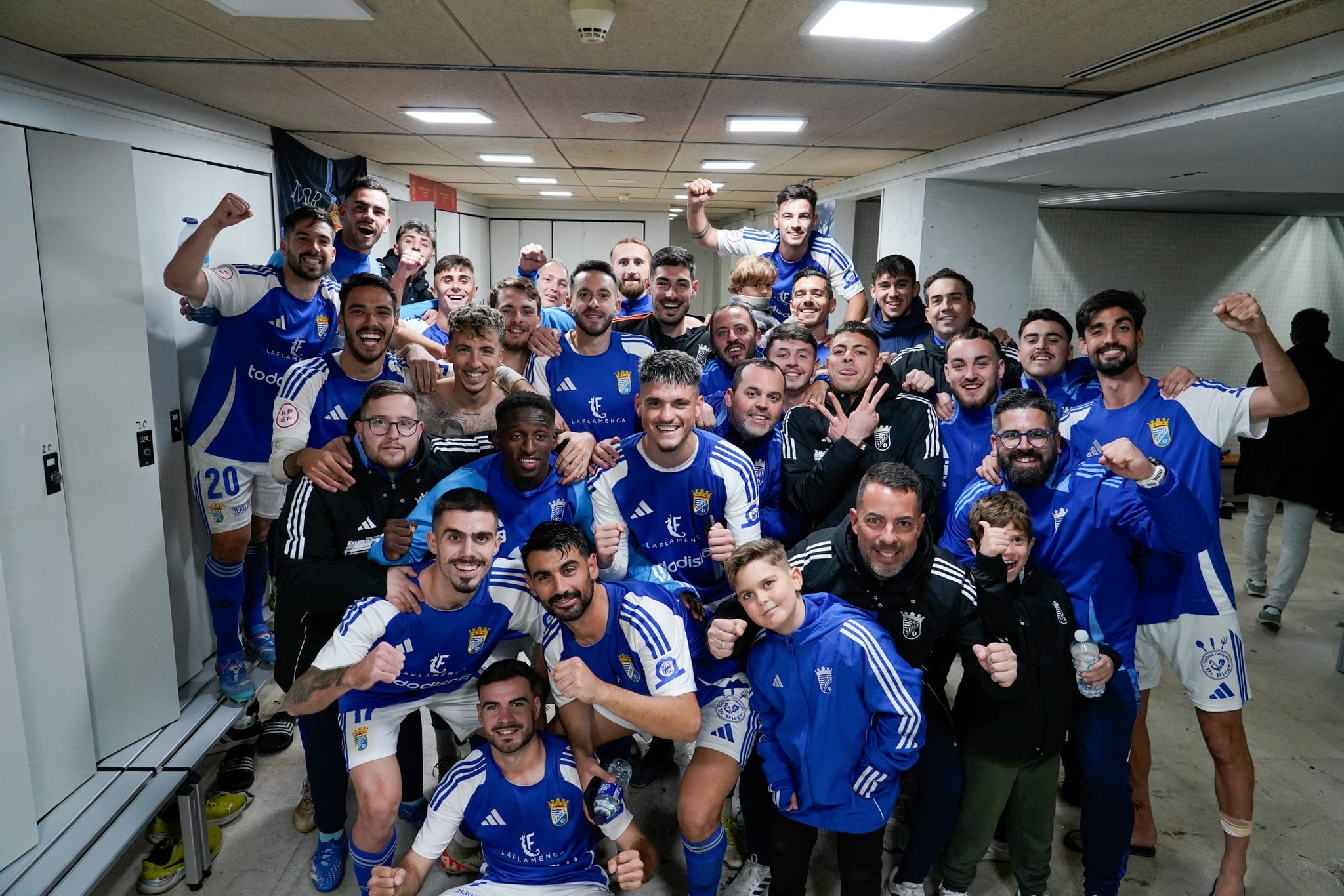 Jugadores del Xerez CD celebran la victoria ante el Recreativo Granada