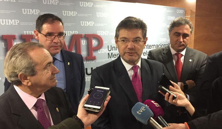 El ministro de Justicia, Rafael Catalá, antes de participar en un curso en la UIMP de Cuenca