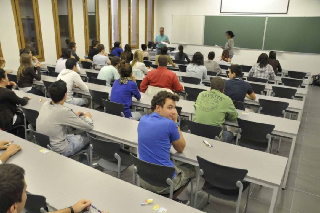 Los procuradores socialistas lamentan que la Junta se oponga a rebajar las tasas universitarias