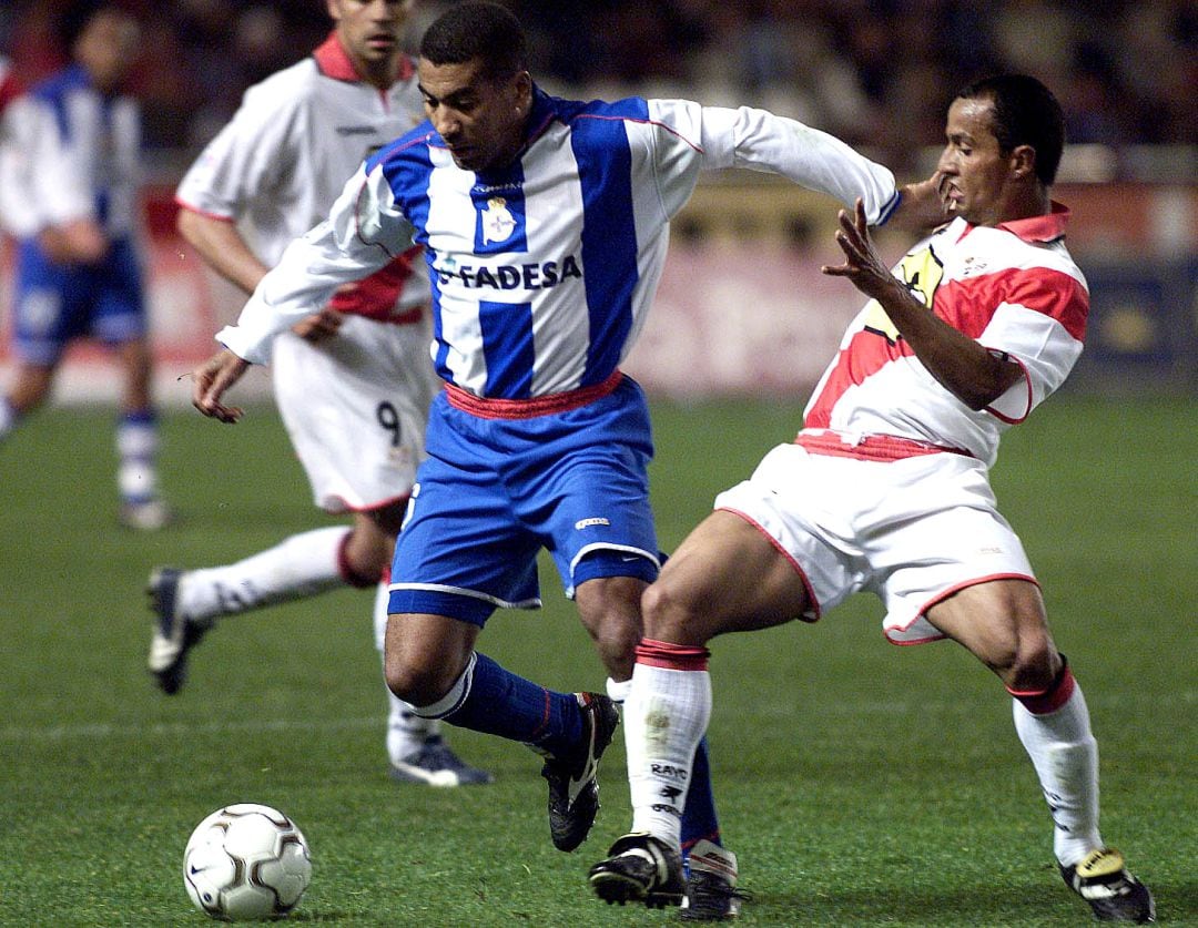 Mauro Silva en un partido ante el Rayo Vallecano en LaLiga, 2002.