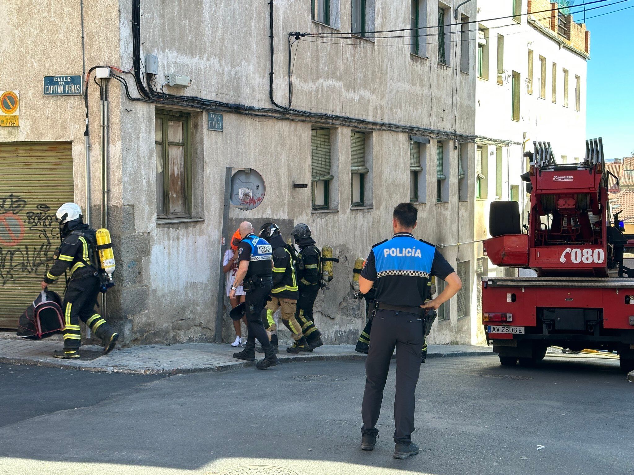 Momento de la intervención de los bomberos