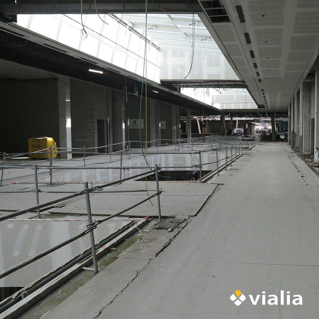 Obras en el interior del futuro centro comercial.