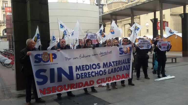 Protesta del SUP frente a la Delegación del Gobierno en Aragón