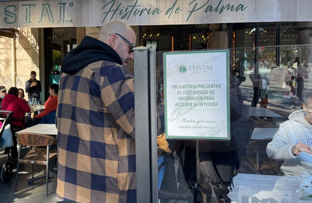 Los restaurantes ya avisan de la obligatoriedad de presentar el certificado de vacunación.