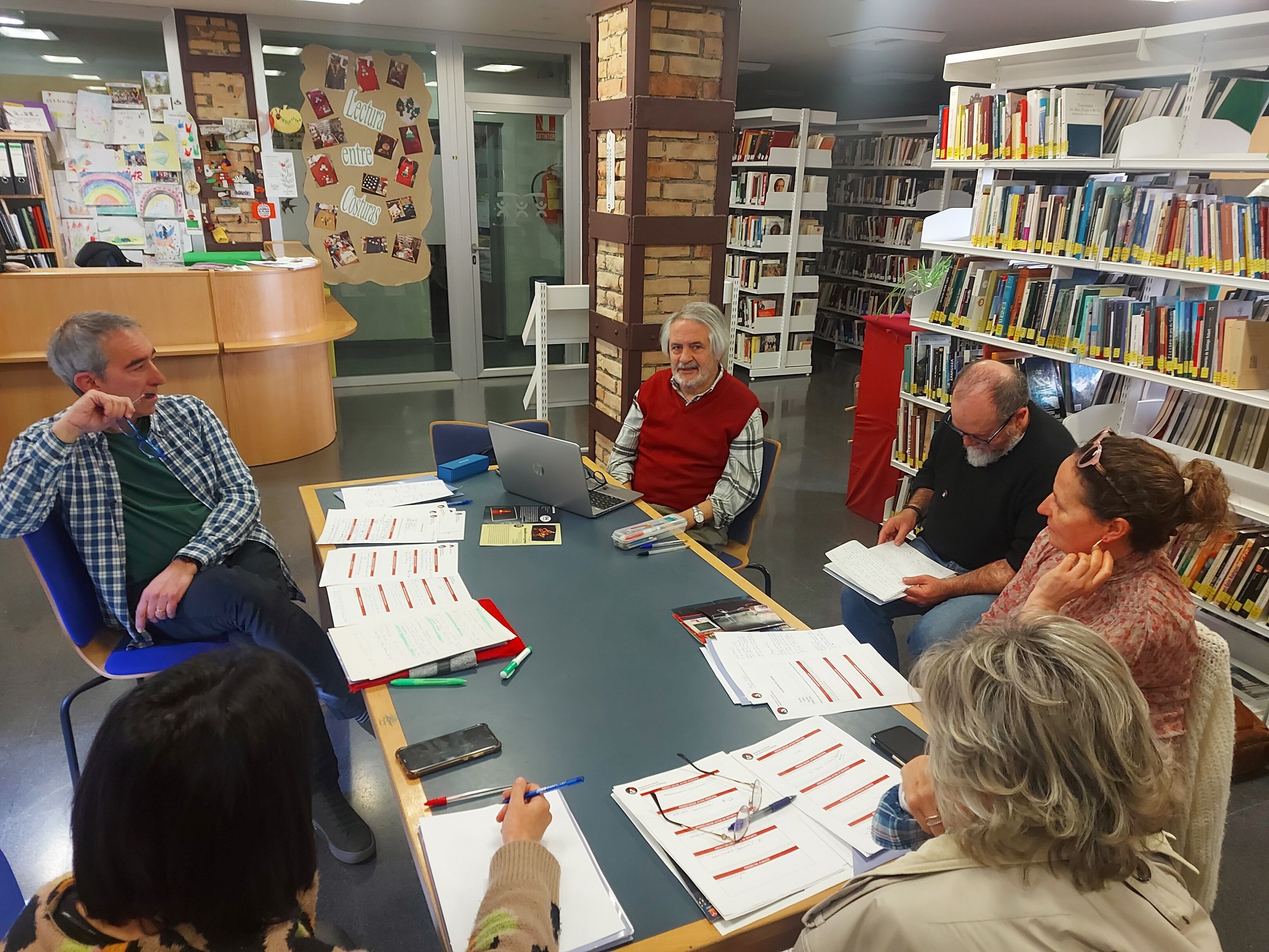 Reunión jurado para elegir los nominados a los premios de la X Muestra de Teatro Amateur Villa de Biescas