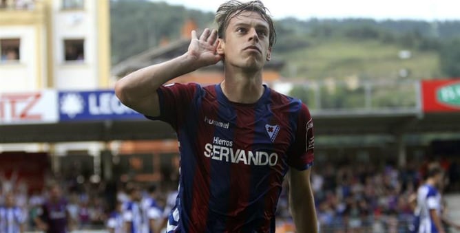 El centrocampista del Eibar celebra el gol marcado ante la Real Sociedad durante el partido de la primera jornada de Liga de Primera División.
