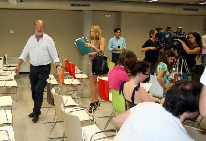 El alcalde de Valladolid abandona la rueda de prensa sin contestar las preguntas sobre la polémica