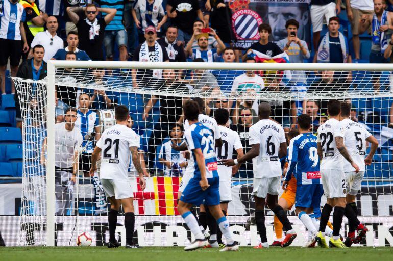 BARCELONA, SPAIN - AUGUST 26:  Esteban Granero of RCD Espanyol scores the opening goal which is later conceded by referee Del Cerro Grande on advice from the Video Assistant Referee VAR during the La Liga match between RCD Espanyol and Valencia CF at RCDE