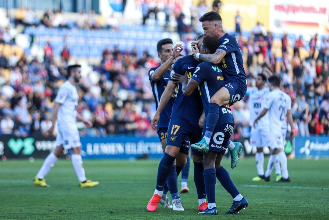 El UCAM celebra un gol en el derbi contra el Yeclano