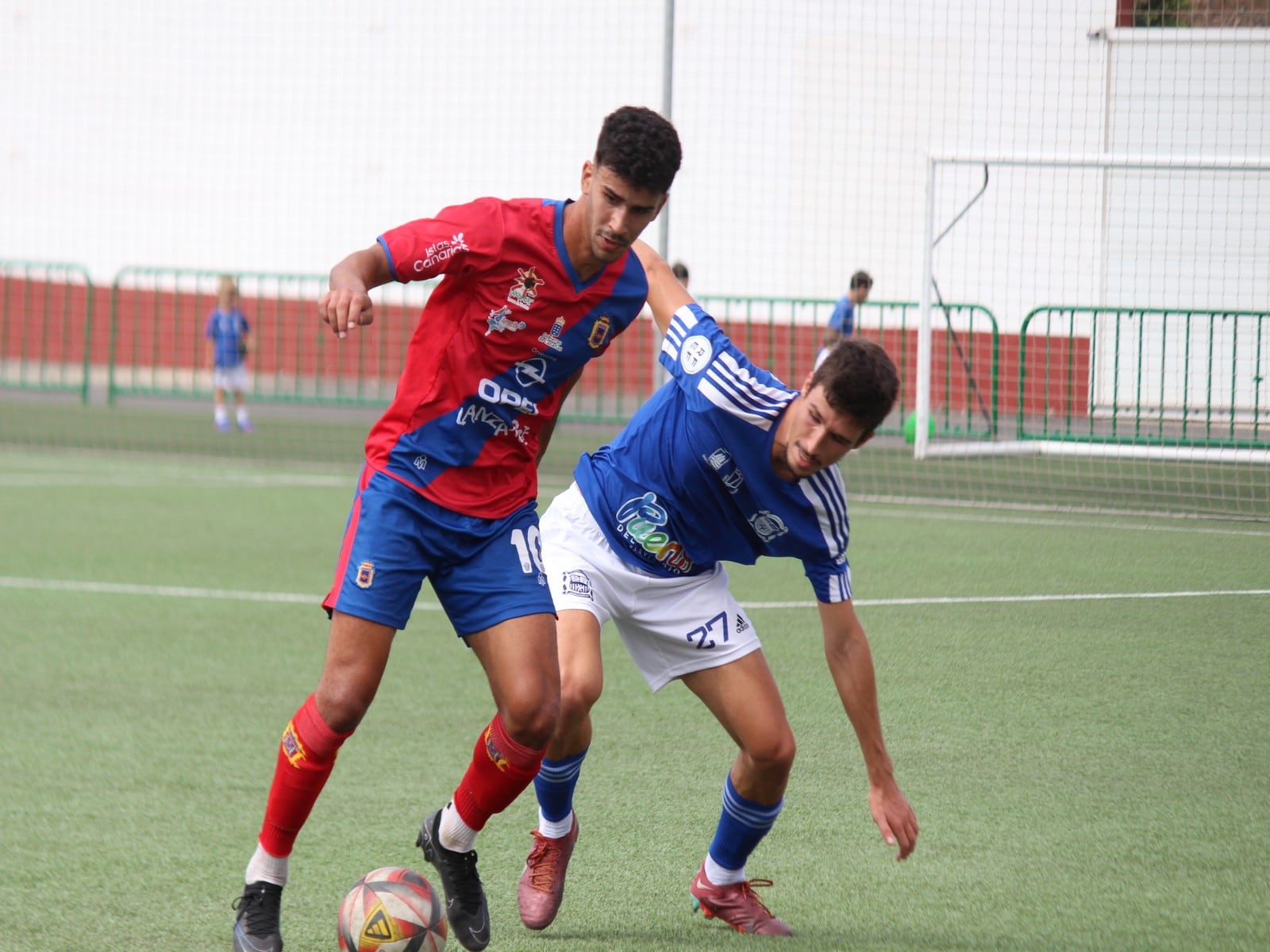 Una de las jugadas del partido.