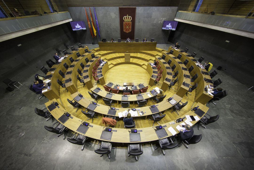 Pleno del Parlamento de Navarra durante la crisis del coronavirus