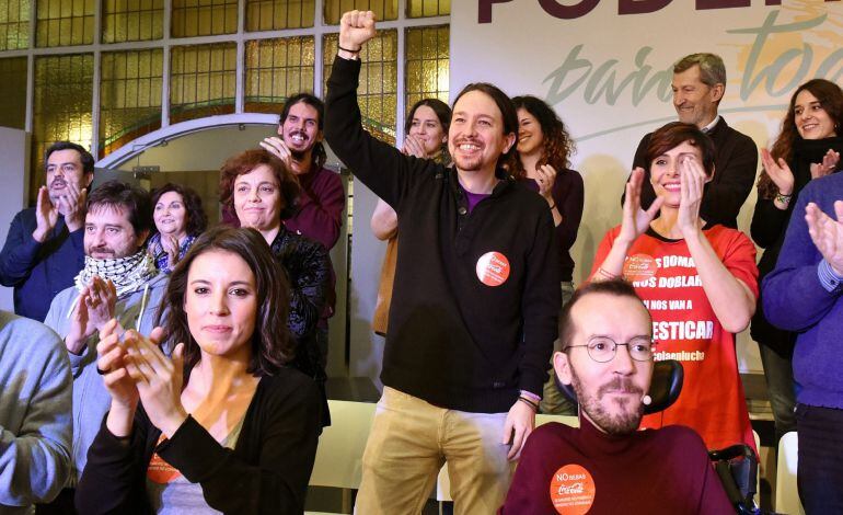 El secretario general de Podemos, Pablo Iglesias (c), durante el acto de presentación de su candidatura, &quot;Podemos para todas&quot;, al Consejo Ciudadano