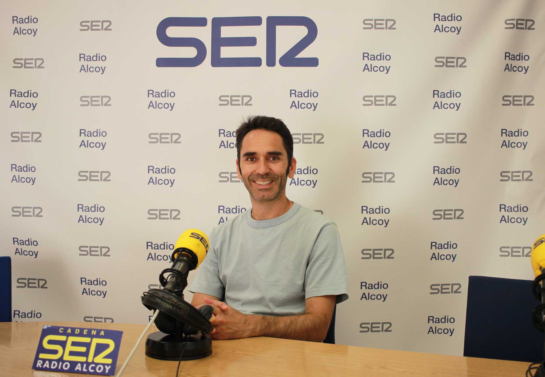 Jordi Orts, en l'estudi central de Radio Alcoy