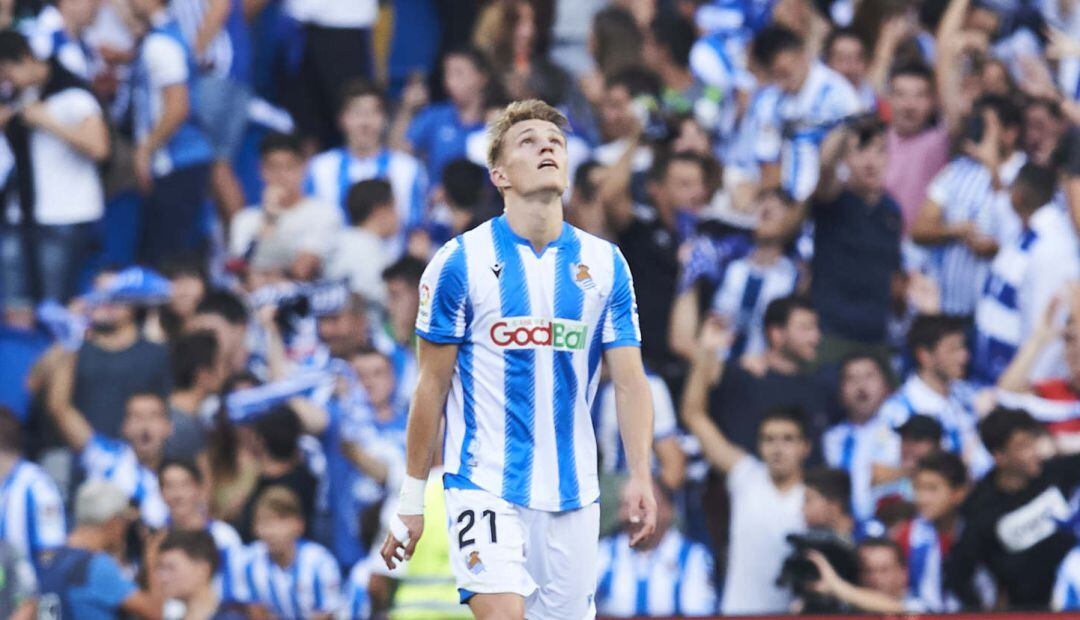 Odegaard mira al cielo tras marcar al Atlético de Madrid