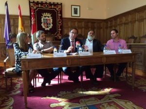 Presentación de los pregoneros en el Ayuntamiento