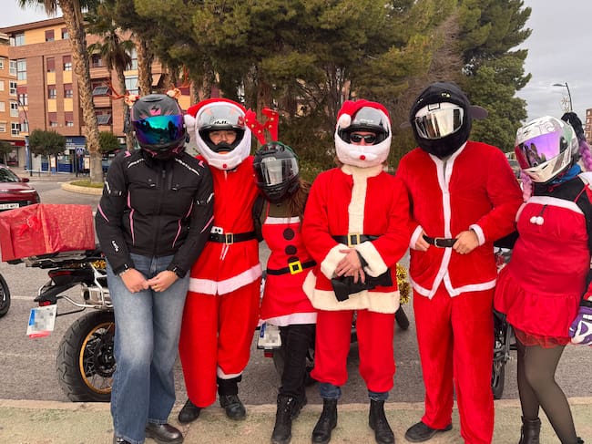 La mayoría de los moteros iban vestidos de Papá Noel