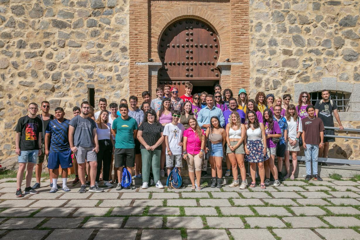 Visita de Carlos Yuste al campo de voluntariado de Toledo