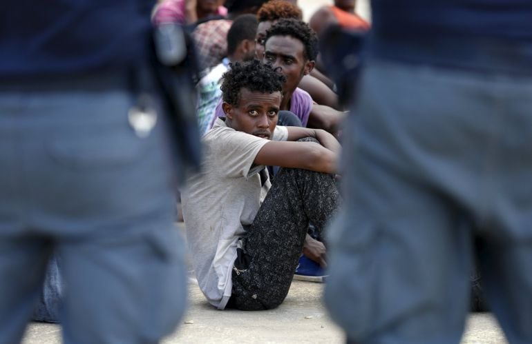 Uno de los migrantes que llegan a costas italianas, en Sicilia.