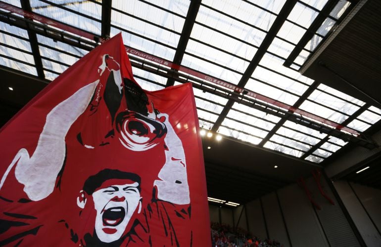 Una de las pancartas a Steven Gerrard en Anfield.