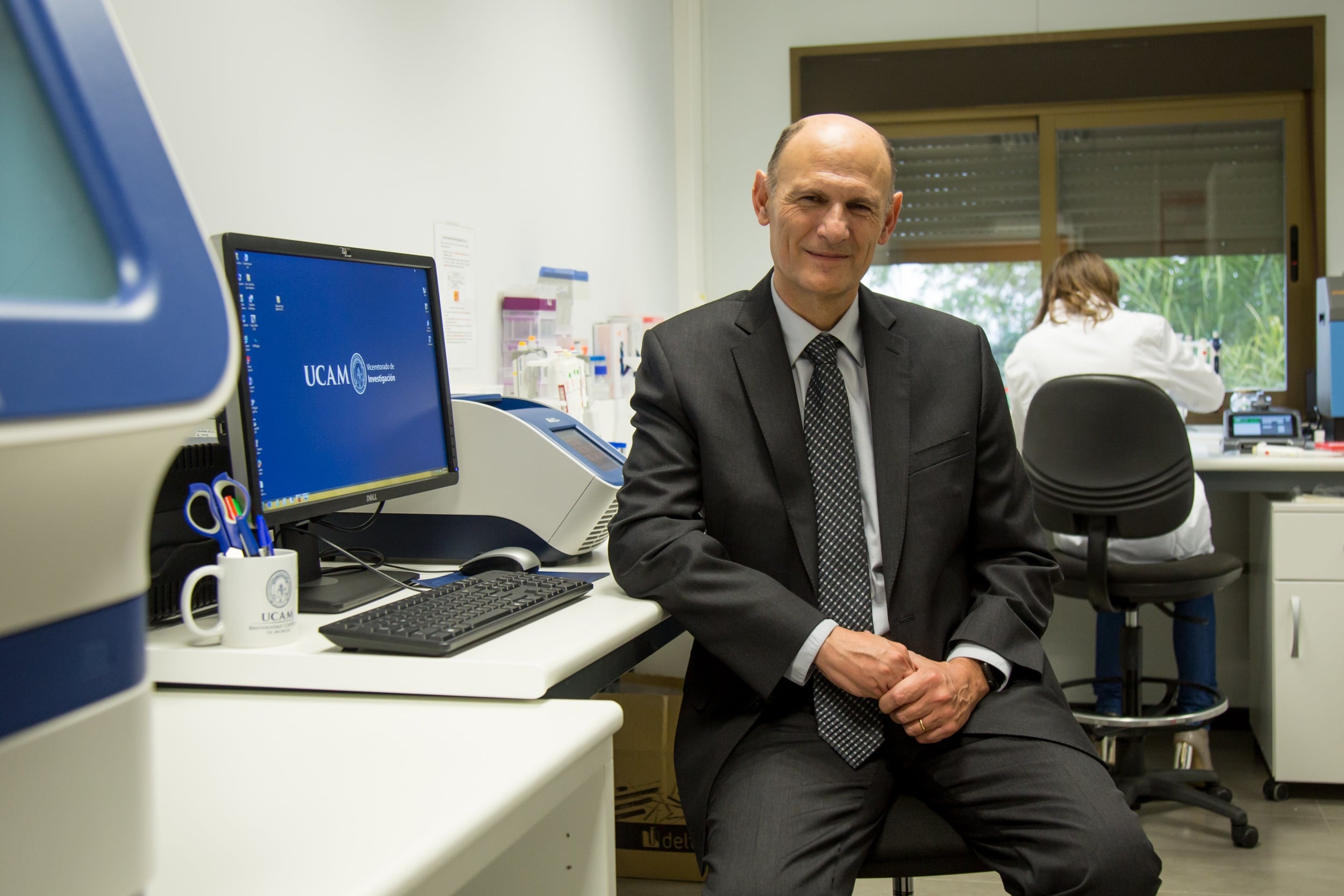 Juan Carlos Izpisúa en uno de los laboratorios de la UCAM