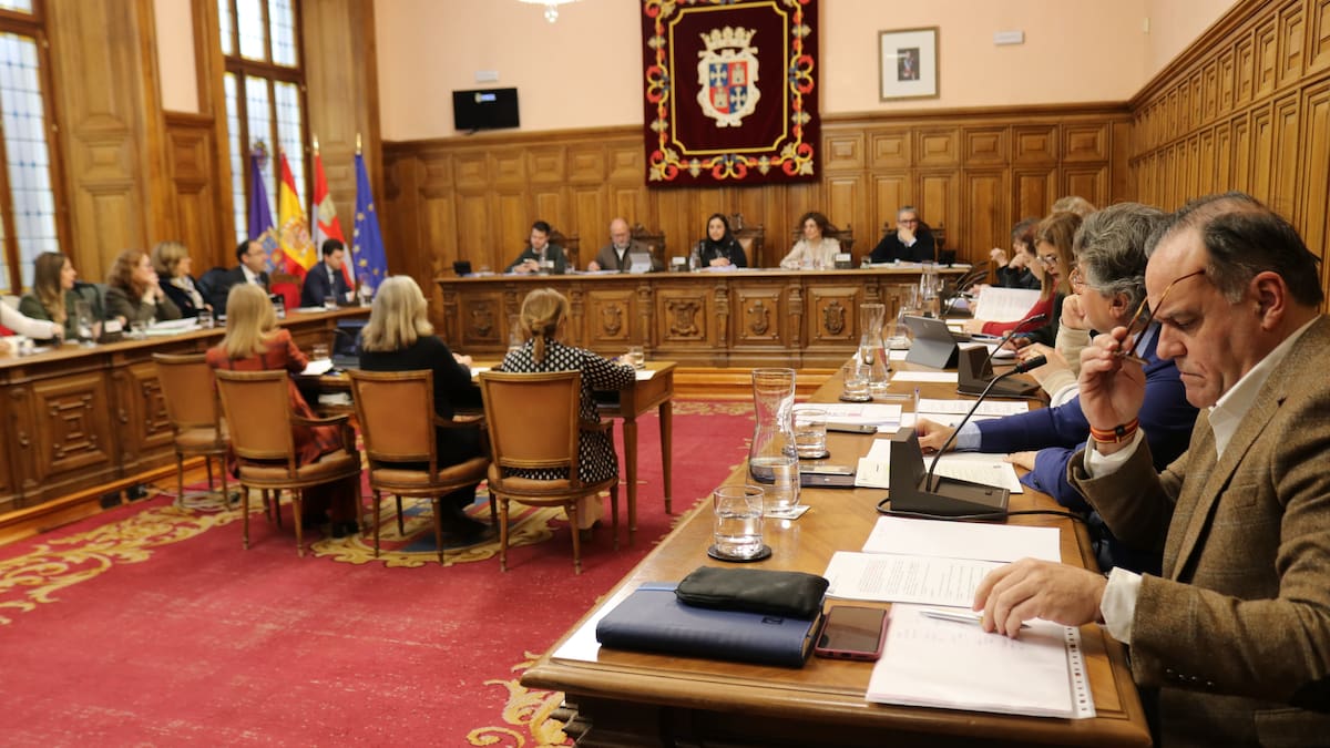 La abstención de PP y de Curiel permite al equipo de Gobierno aprobar las cuentas de fiestas