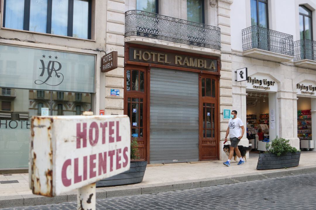 L'hotel Rambla de Figueres, tancat aquest agost
