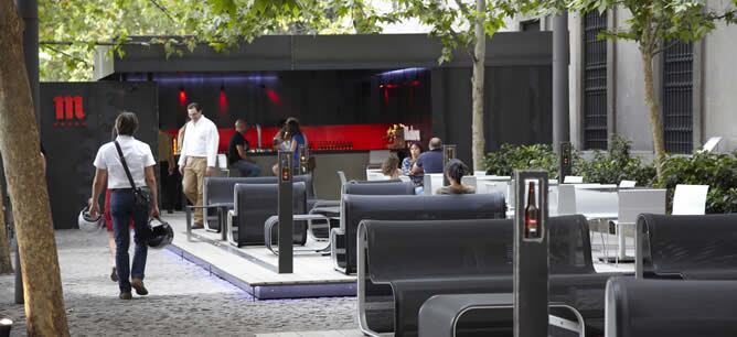 La terraza de verano en la Glorieta de Atocha dentro del museo Reina Sofía