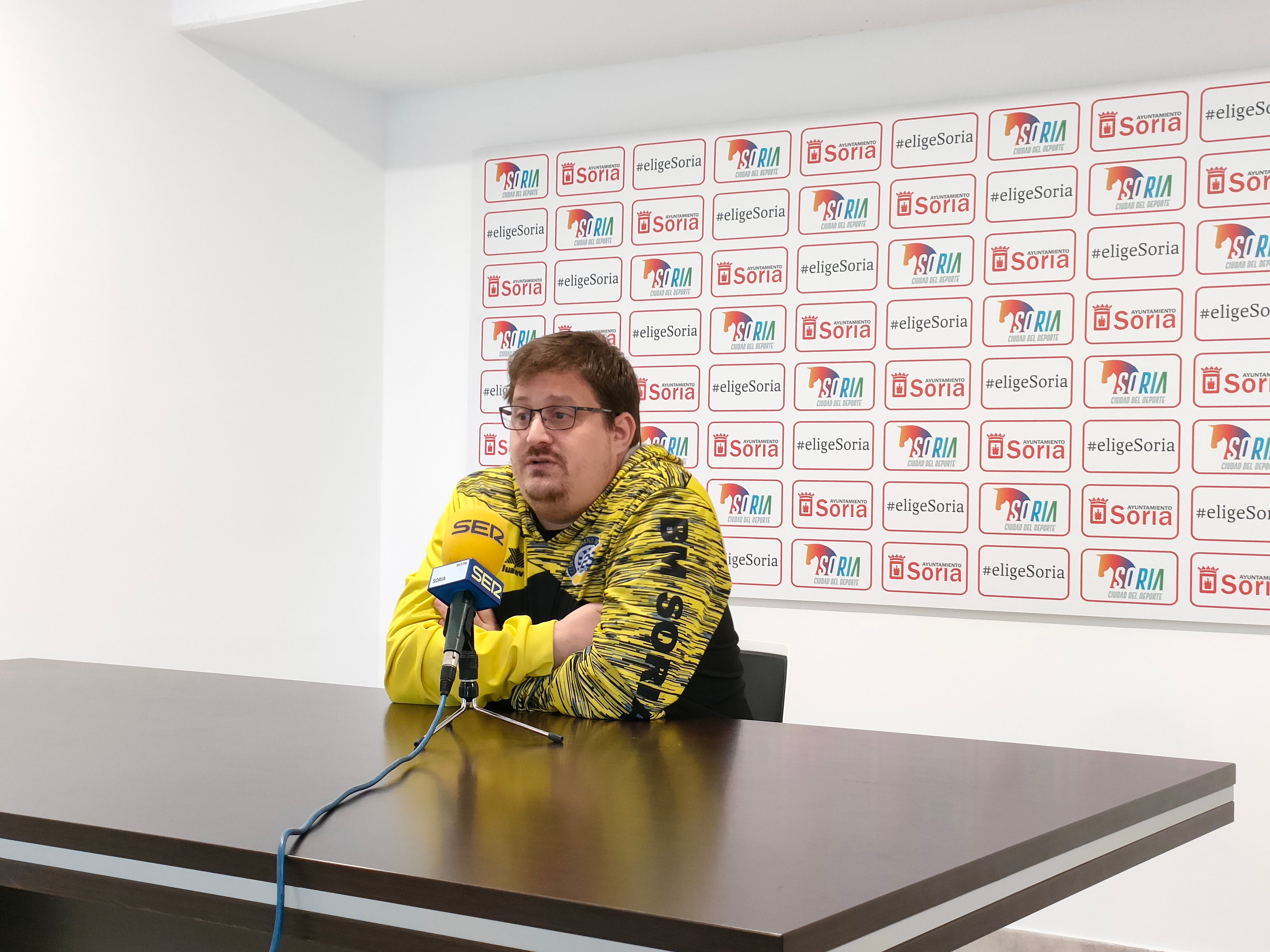 Jordi Lluelles, entrenador del BM Soria, en rueda de prensa.