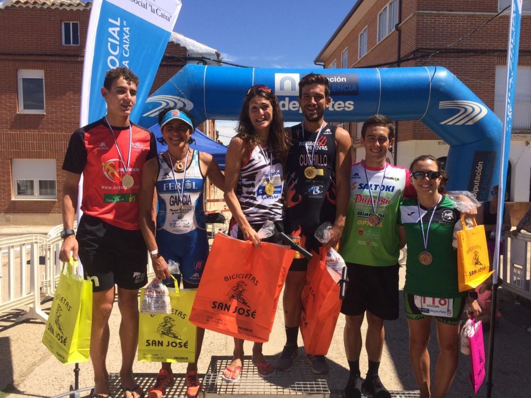 Alfonso Izquierdo, en el podio, como campeón regional.