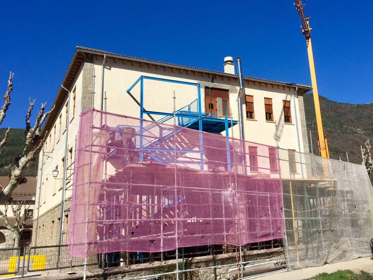 Iniciadas las obras de ampliación del colegio de Biescas