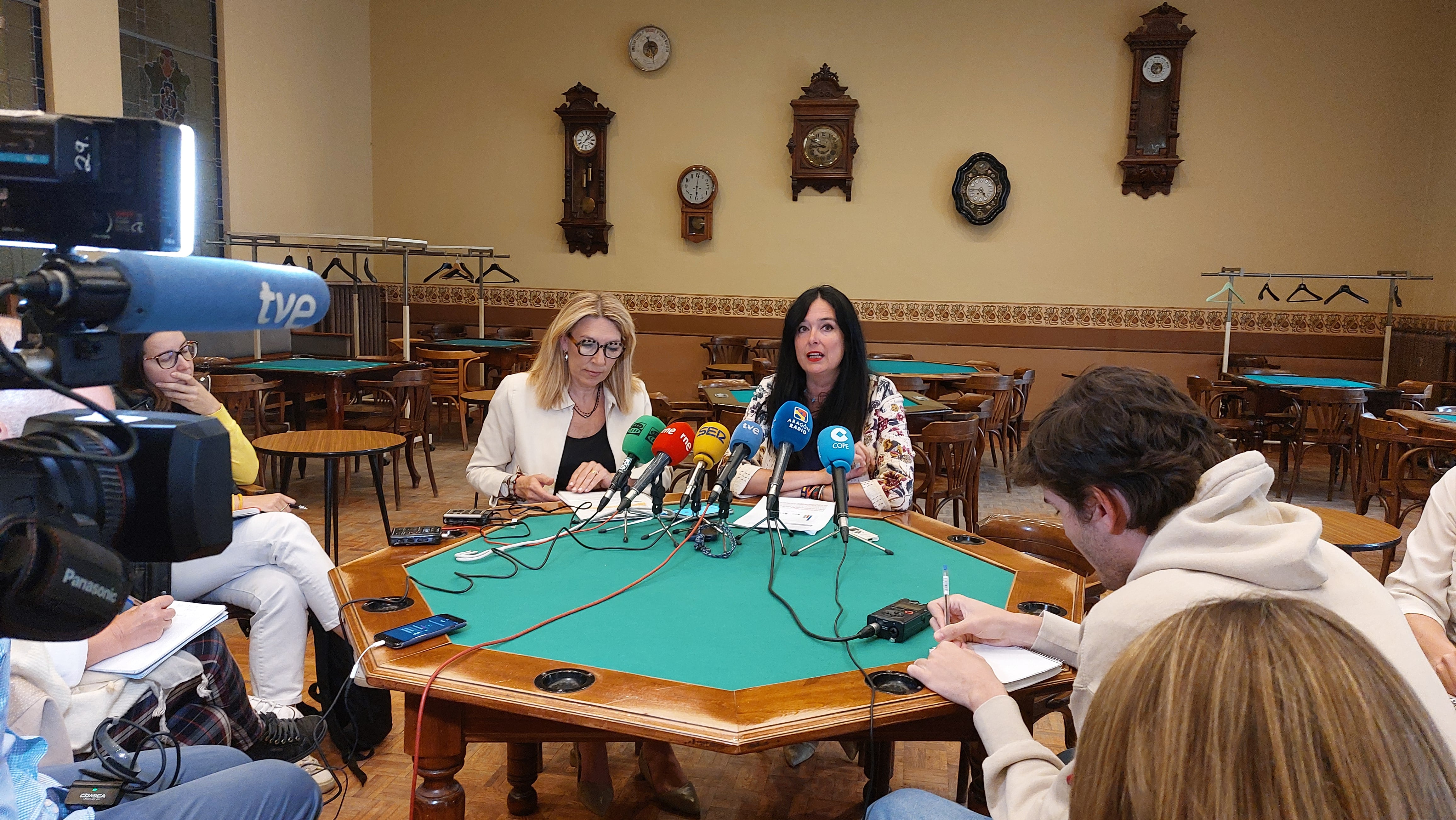 Lorena Orduna y Marta Escartín presentaban los diferentes programas municipales para luchar contra la soledad