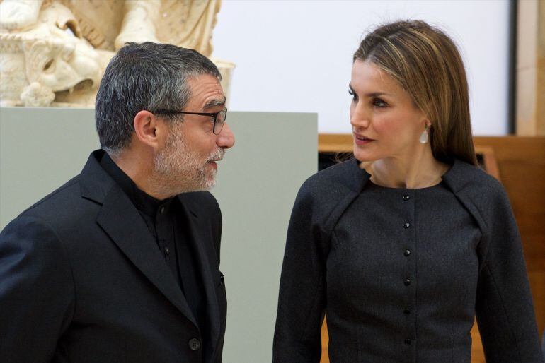 La reina Letizia y el artista Jaume Plensa