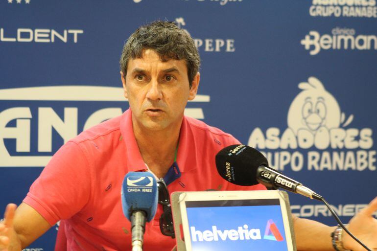 Pepe Masegosa durante una rueda de prensa en Chapín