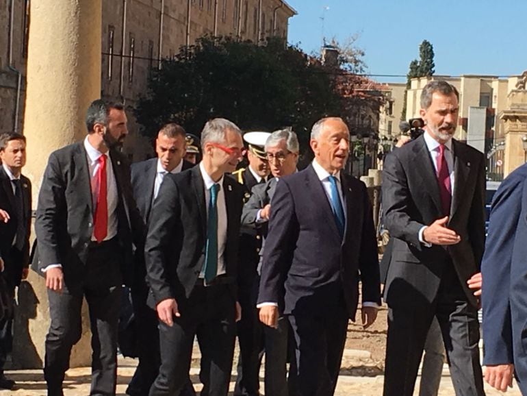 El rey Felipe VI, en su llegada al Colegio Arzobispo Fonseca.