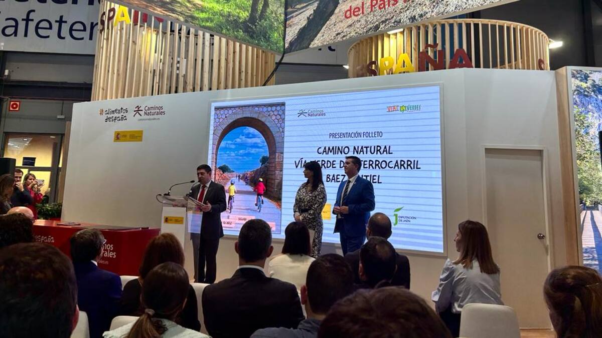 Jaén y Albacete se unen para difundir en Fitur la Vía Verde del Ferrocarril Baeza-Utiel