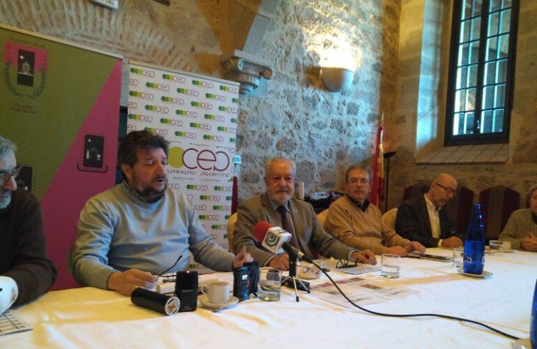 Directivos del Cículo Empresarial Placentino y la ACP Pedrod e Trejo durante la presentación del fallo de los premios Pedro de Trejo