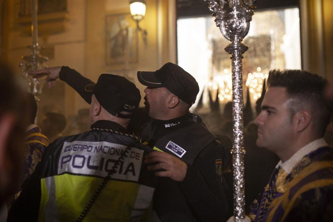Dispositivo de seguridad durante la Madrugá de Sevilla