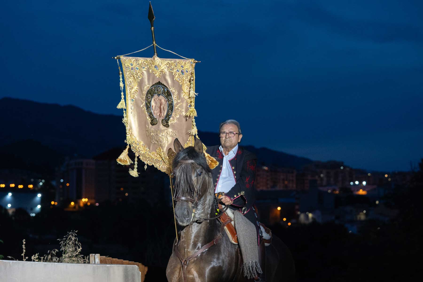 L'heràldica va arribar a la Torre Na Valora portada a cavall