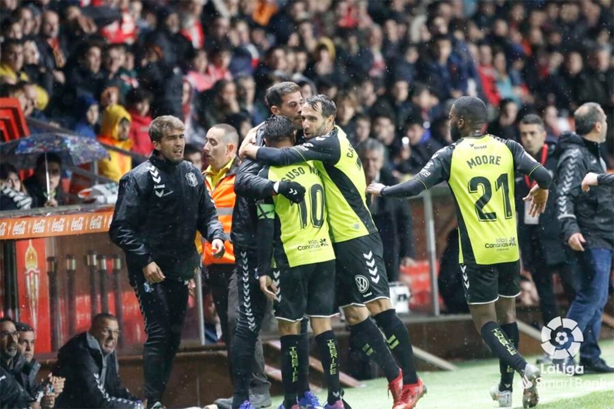 El Tenerife venció en Gijón en la campaña 19-20 por 0-2.